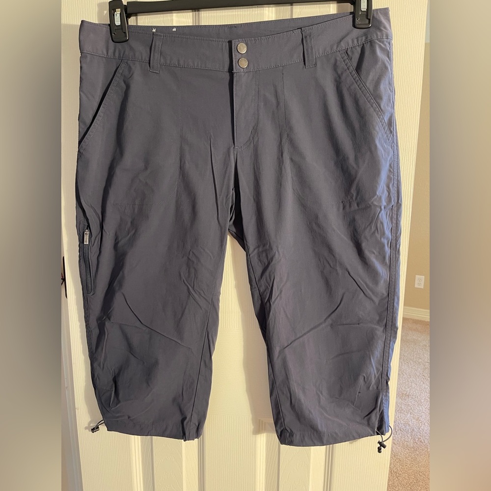 Columbia Knee Capri’s Never worn